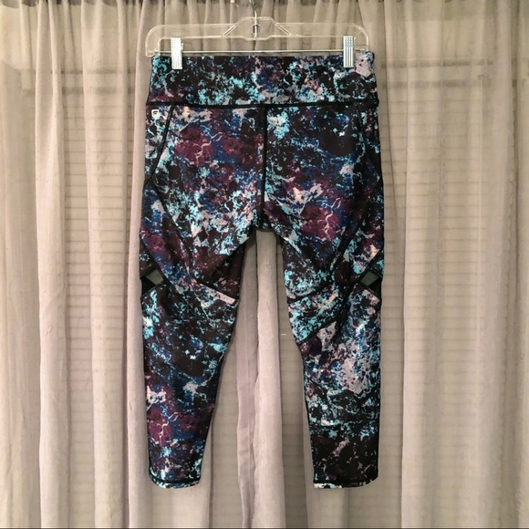 SOLD Fabletics Capri Mesh Cutout Leggings- M - Picture 2 of 3